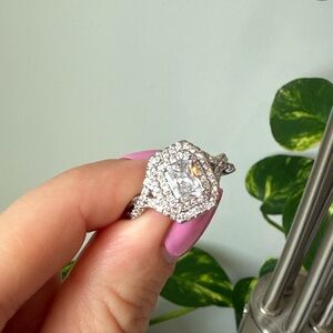 Fashion faux silver and diamond ring NWOT